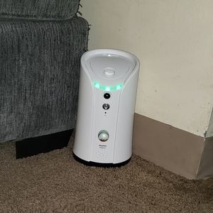 Skymee wifi pet talk 2 way cameras/ treat feeding